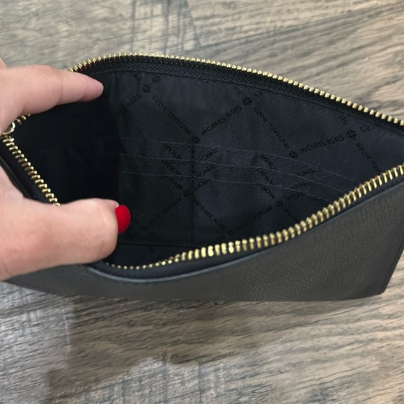 Michael Kors Jet Set Travel Large Perforated Wristlet in Black & Gold - Picture 6 of 6